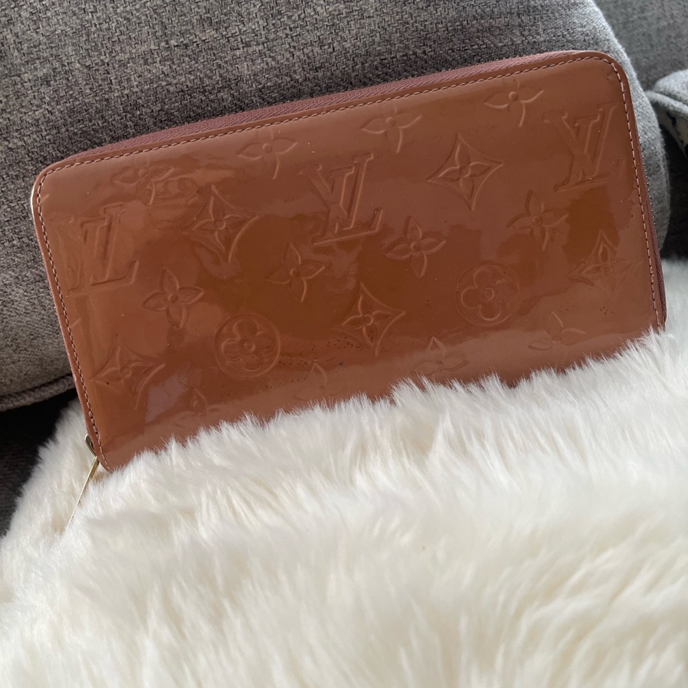 Louis Vuitton Monogram Tan Vernis Zippy Wallet